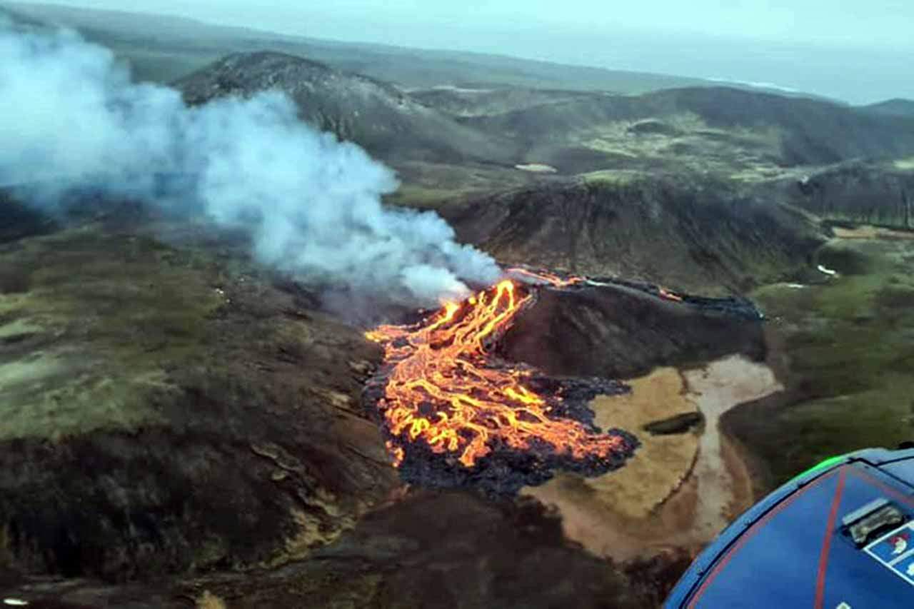 Erupción del volcán Fagradalsfjall cerca de la capital islandesa Reykjavik / Foto: EP