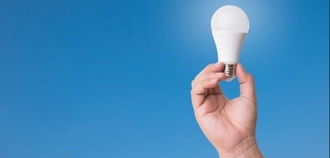 El consumo energético de estas bombillas es muy superior al de la tecnología LED / Foto: EP