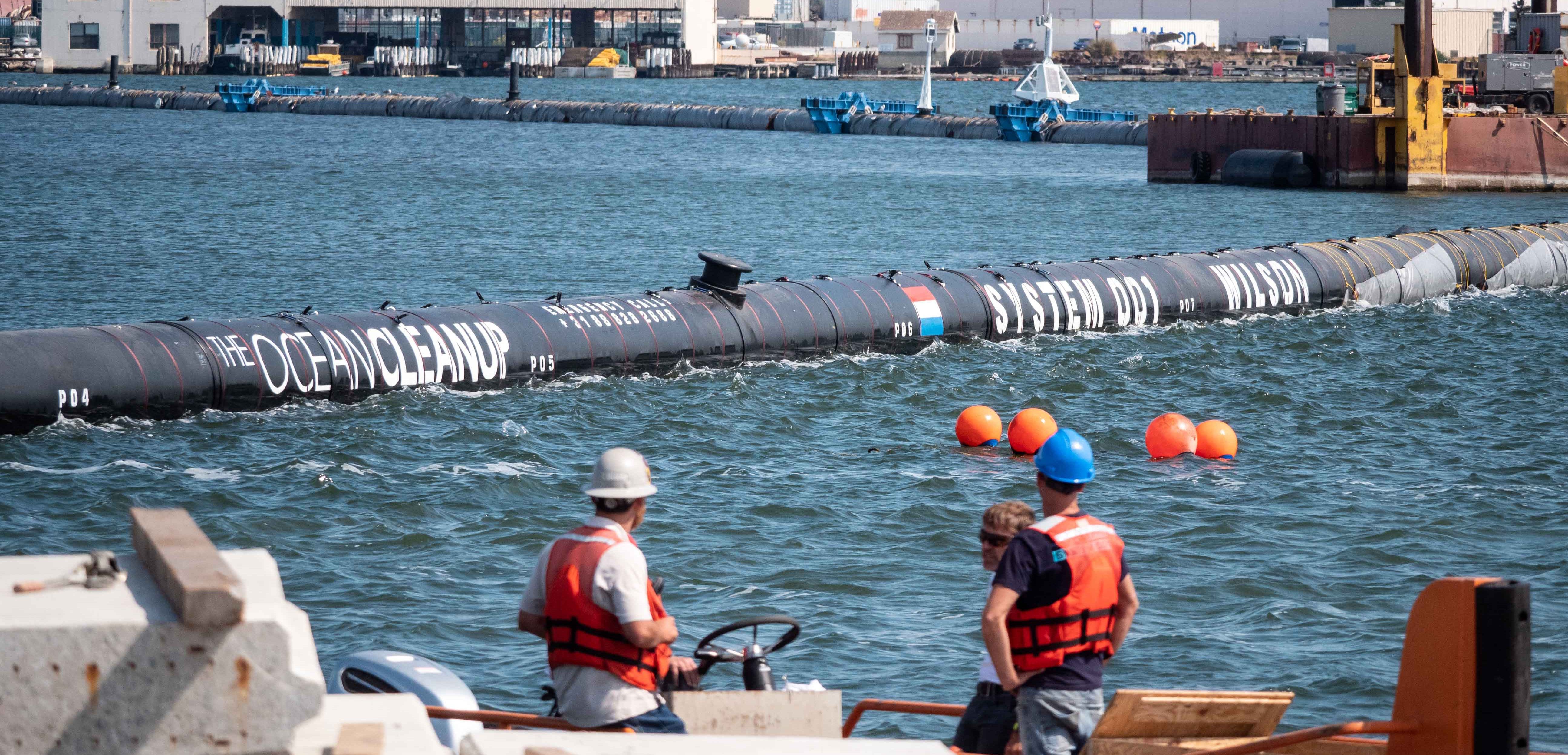 El System 001, ensamblado en el puerto californiano de Alameda / Foto: The Ocean Cleanup Foundation 