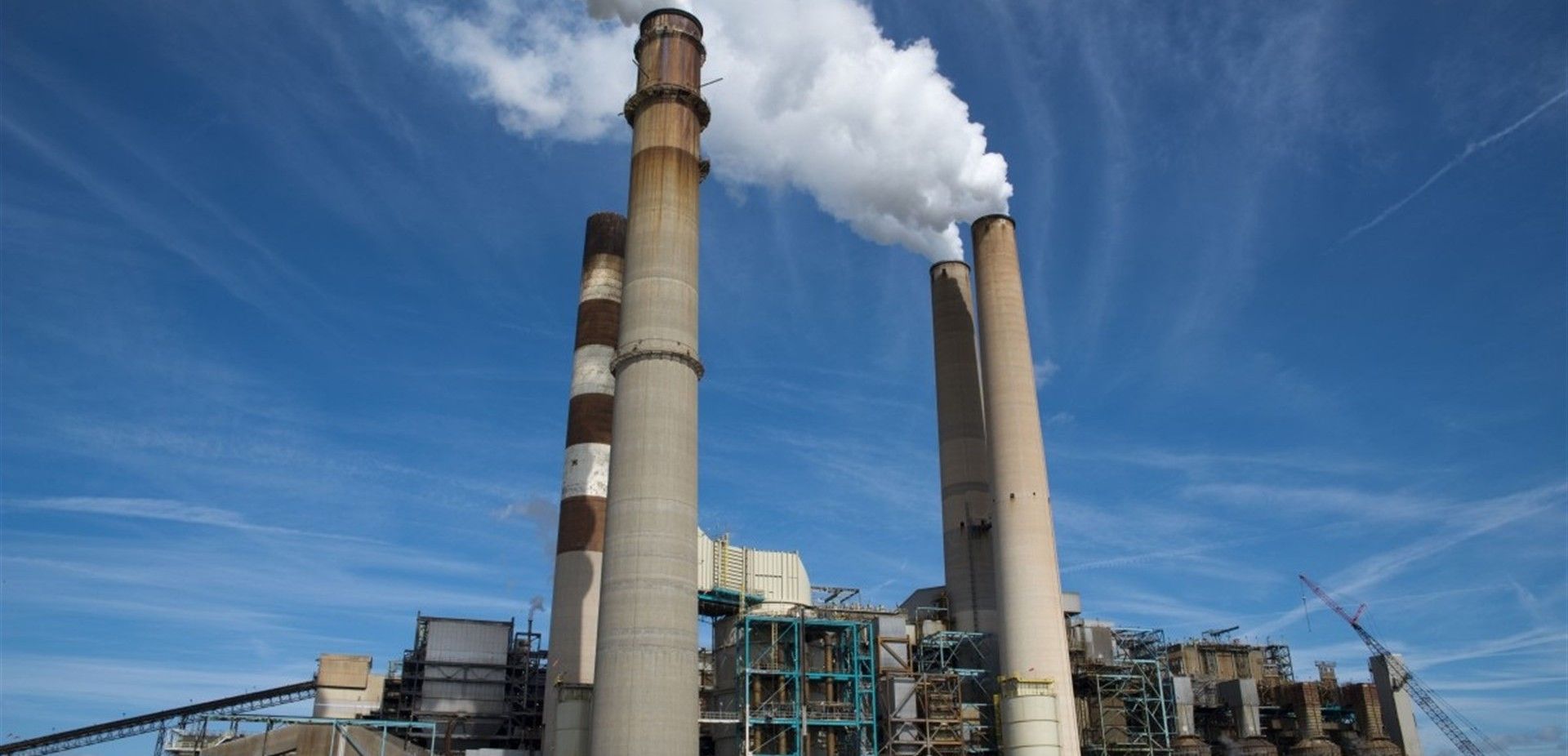 Las centrales eléctricas pueden llegar a consumir el 30% de la energía producida para capturar el CO2 / Foto: PXHERE