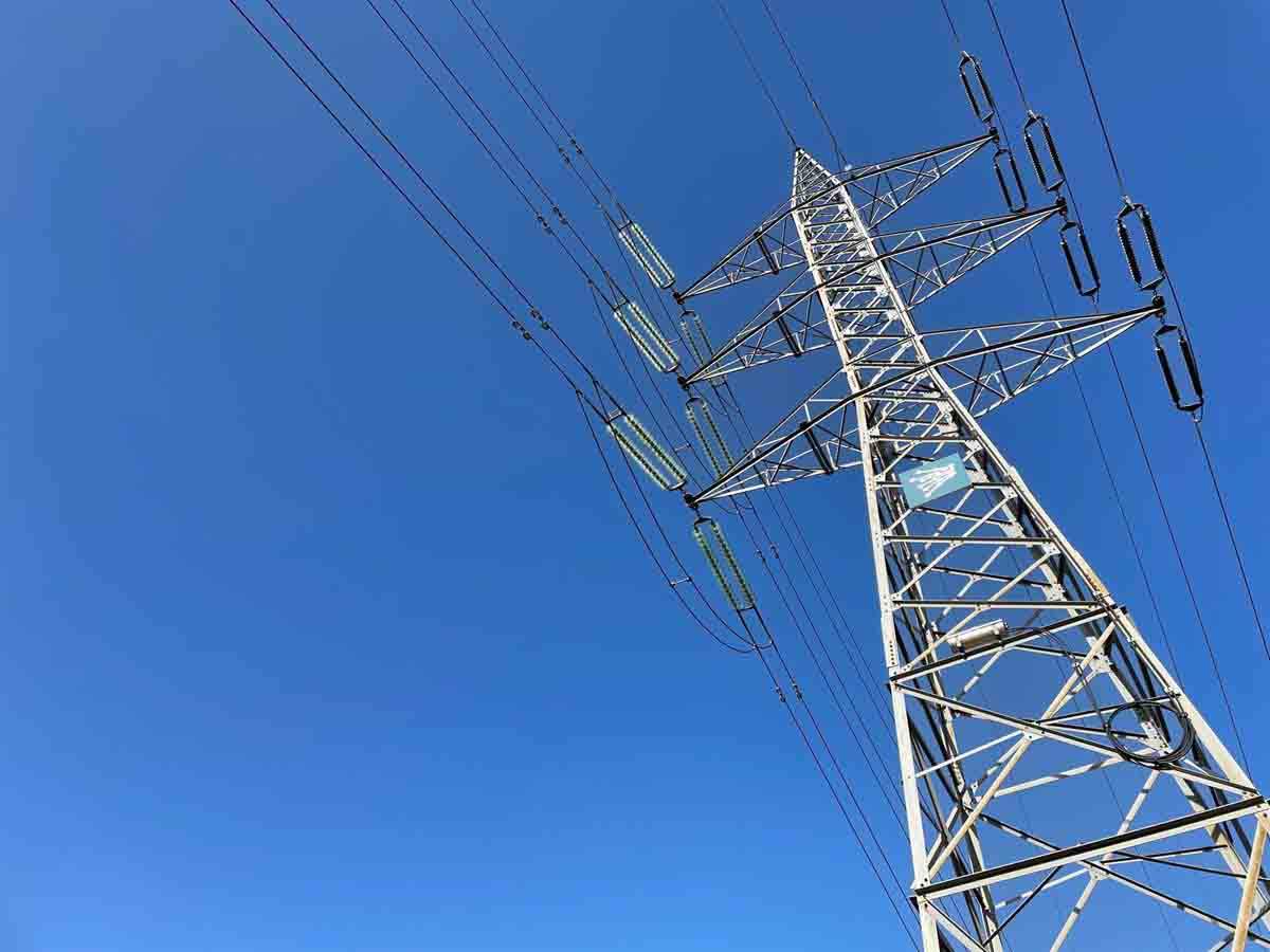 Torre eléctrica. Agosto cierra como el mes con el precio de la luz más caro de la historia / Foto: EP