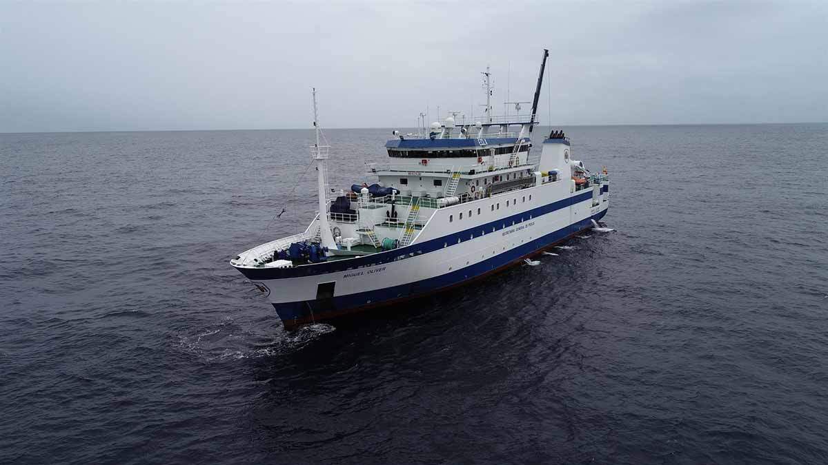 El buque de investigación oceanográfica Miguel Oliver inicia este jueves, desde el Puerto de Vigo, la campaña oceanográfica 'DESCARSEL 0922' / Foto: EP