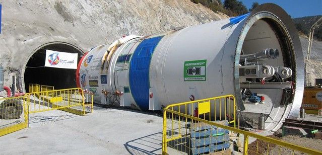 Tuneladora de una conexión eléctrica de alta tensión a través de los Pirineos / Foto: EP