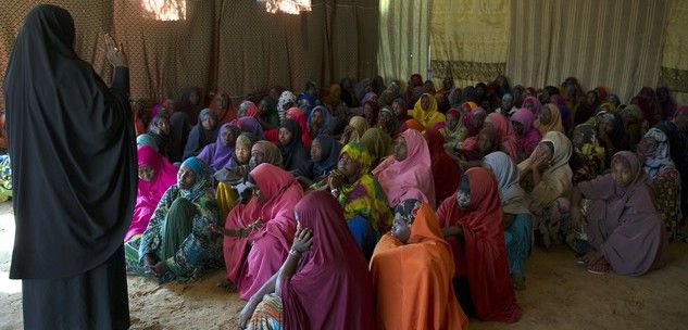 Sesión de concienciación sobre la MFG desarrollada por la Unión Africana en el campamento de refugiados de Walala Biyotey (Somalia) / Foto: AMISOM