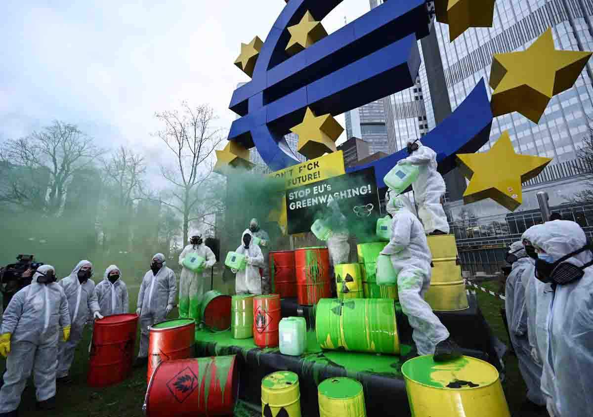 Se inician en la UE acciones legales para evitar que el gas fósil se incluya en la taxonomía verde. Protesta ante el PE (Archivo) / Foto: EP