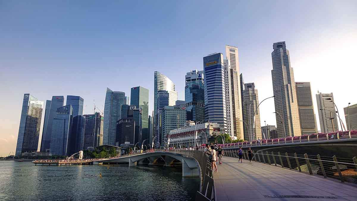 Vista del distrito financiero de Singapur, una de las ciudades costeras más grandes junto al mar / Foto: Pixabay