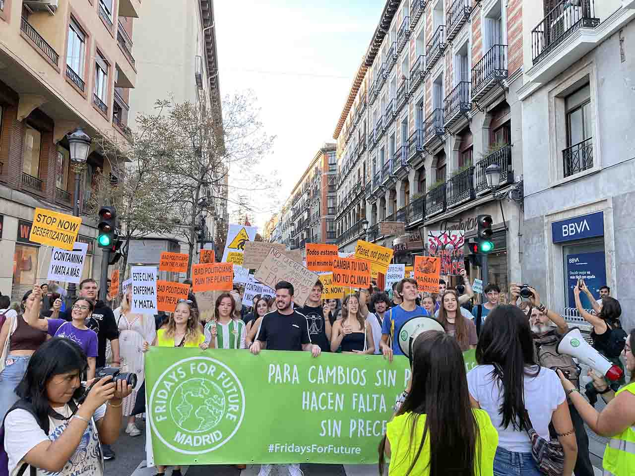 Miles de personas de se manifiestan por las calles de Madrid el 23 septiembre como respuesta a la crisis climática y energética / Foto: Juventud por el Clima
