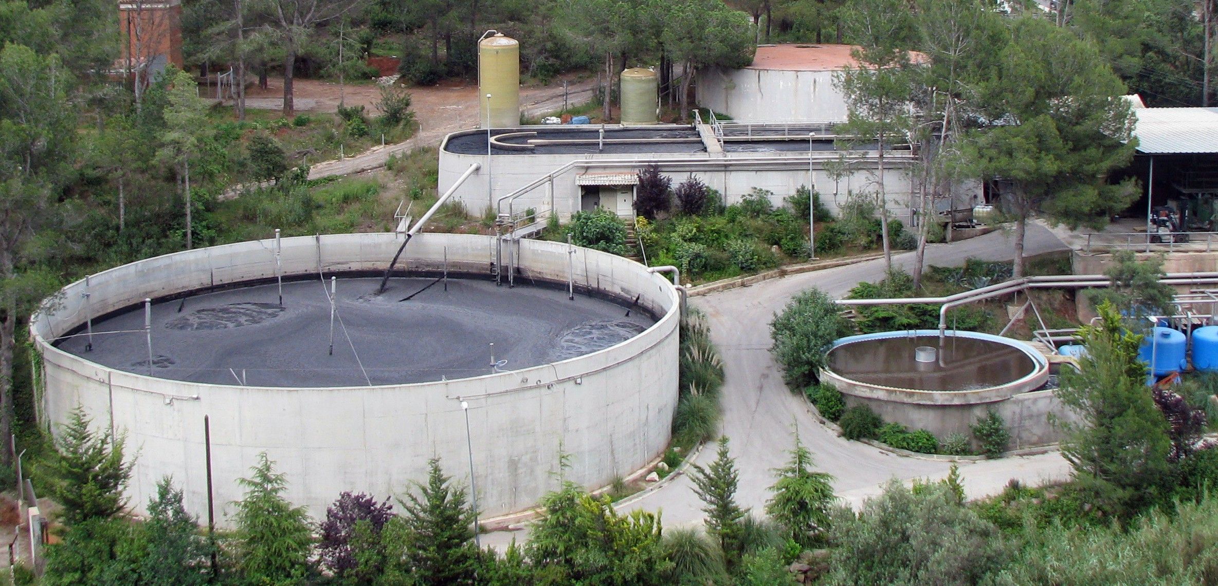 Estación de tratamiento de aguas residuales en Castellar del Vallès (Barcelona) / Foto: Wikipedia
