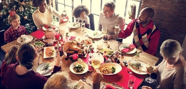 Las mesas navideñas están atiborradas de comida / Foto: Infosalus