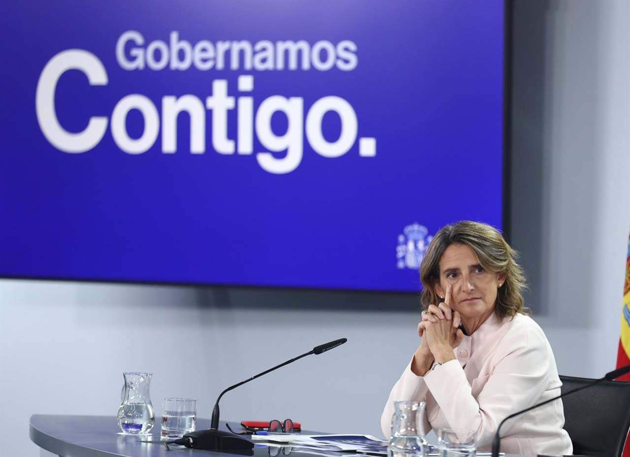 La vicepresidenta tercera y ministra para la Transición Ecológica y el Reto Demográfico, Teresa Ribera, durante una rueda de prensa. Recorte adicional del consumo de gas / Foto: EP