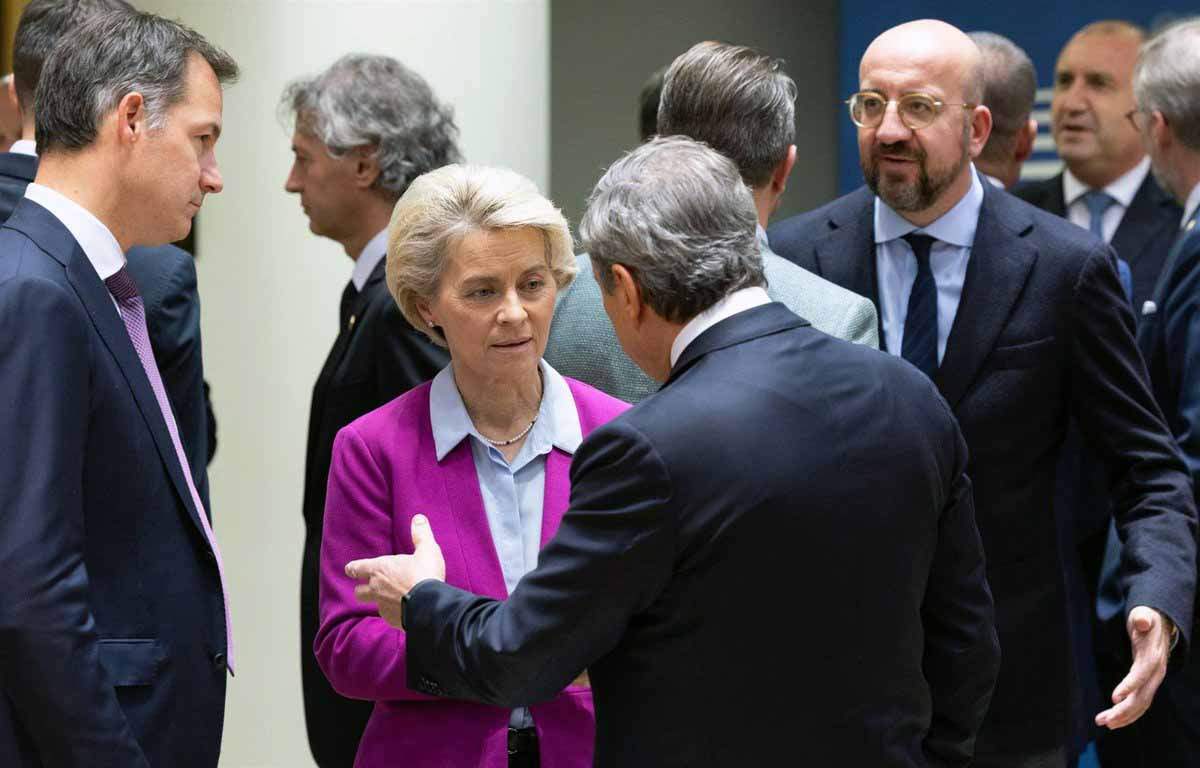 El primer ministro de Bélgica Alexander De Croo, la presidenta de la Comisión Europea, Ursula Von der Leyen, el primer ministro de Italia, Mario Draghi, y el presidente del Consejo Europeo, Charles