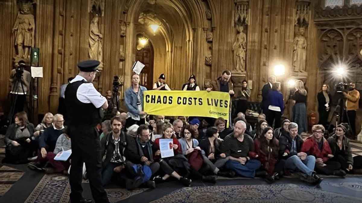 Acción contra la "pobreza energética". Greenpeace ocupa el Parlamento británico / Foto: Greenpeace
