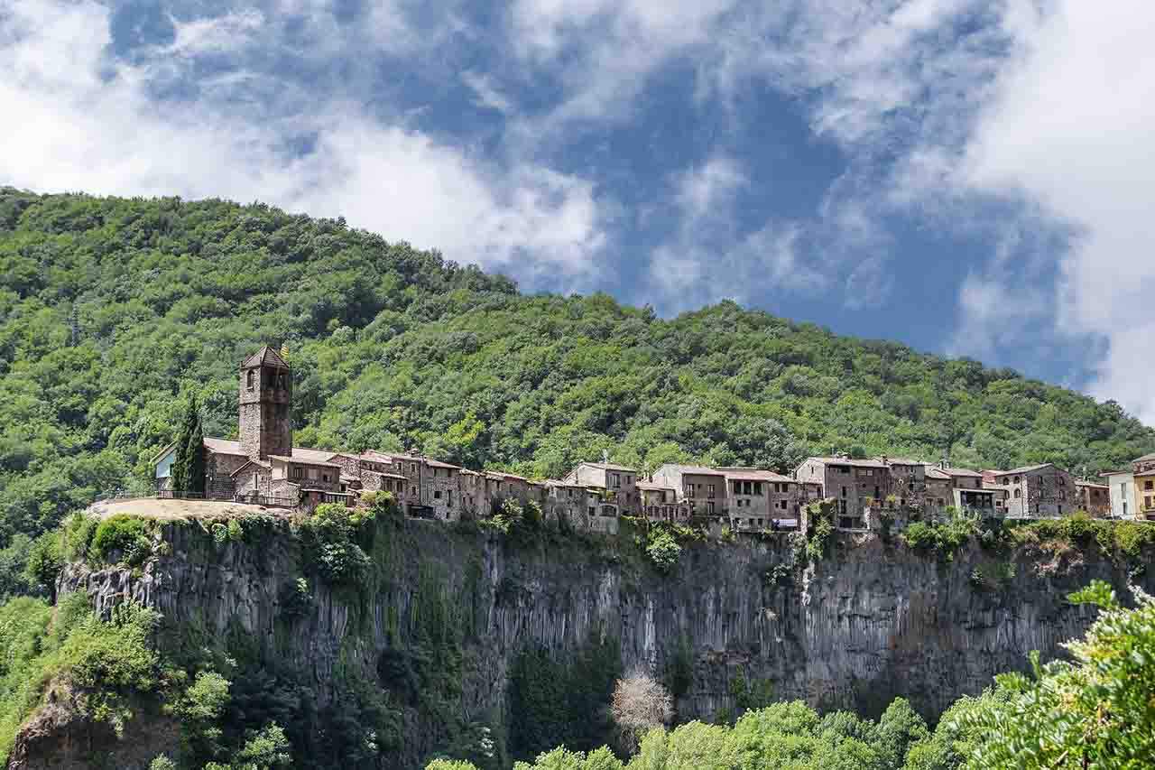 Vista de Castellfollit de la Roca en la Garrotxa, Olot (Catalunya) / Foto: Pixabay