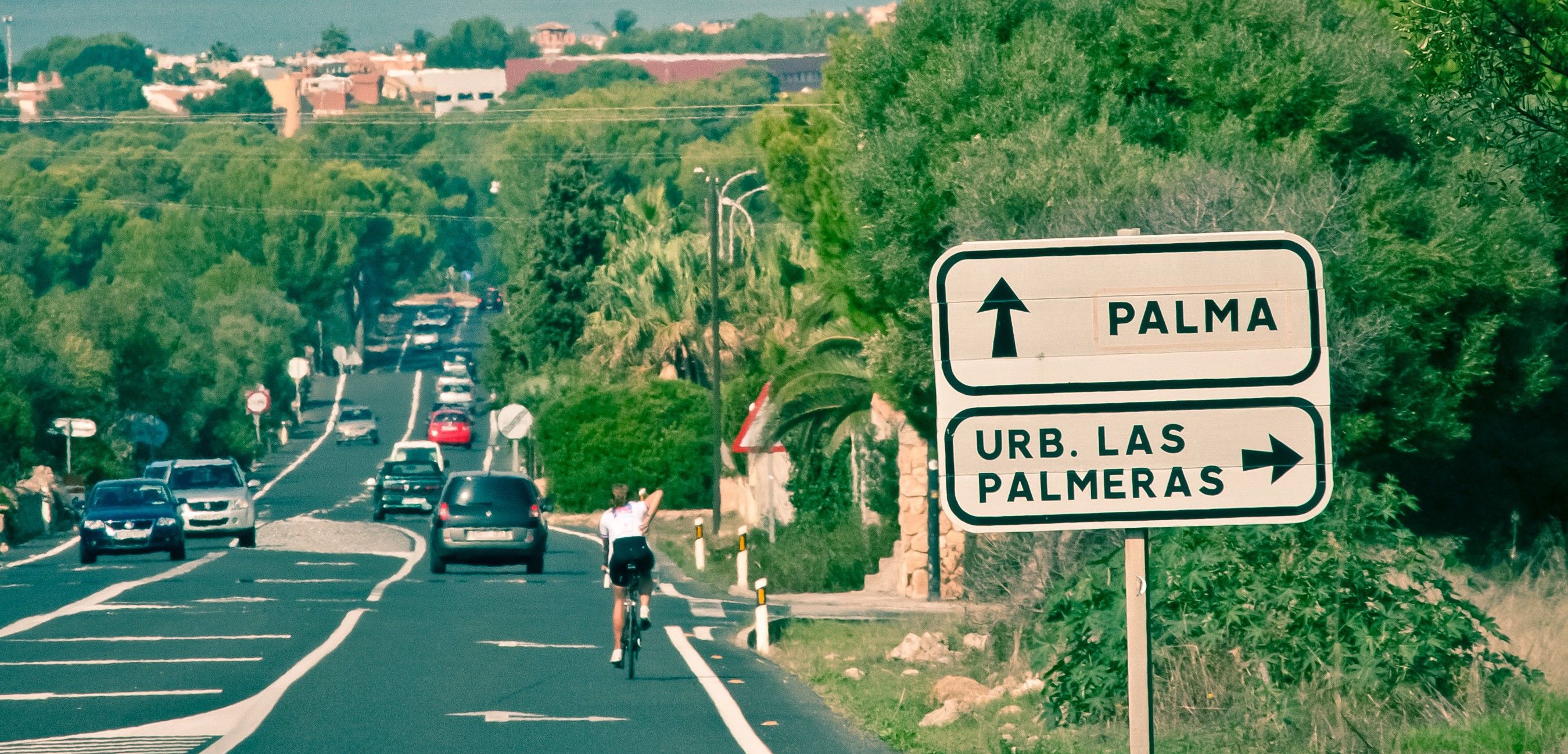 Los automóviles contaminantes ya existentes en las islas podrán seguir circulando / Foto: Wikimedia