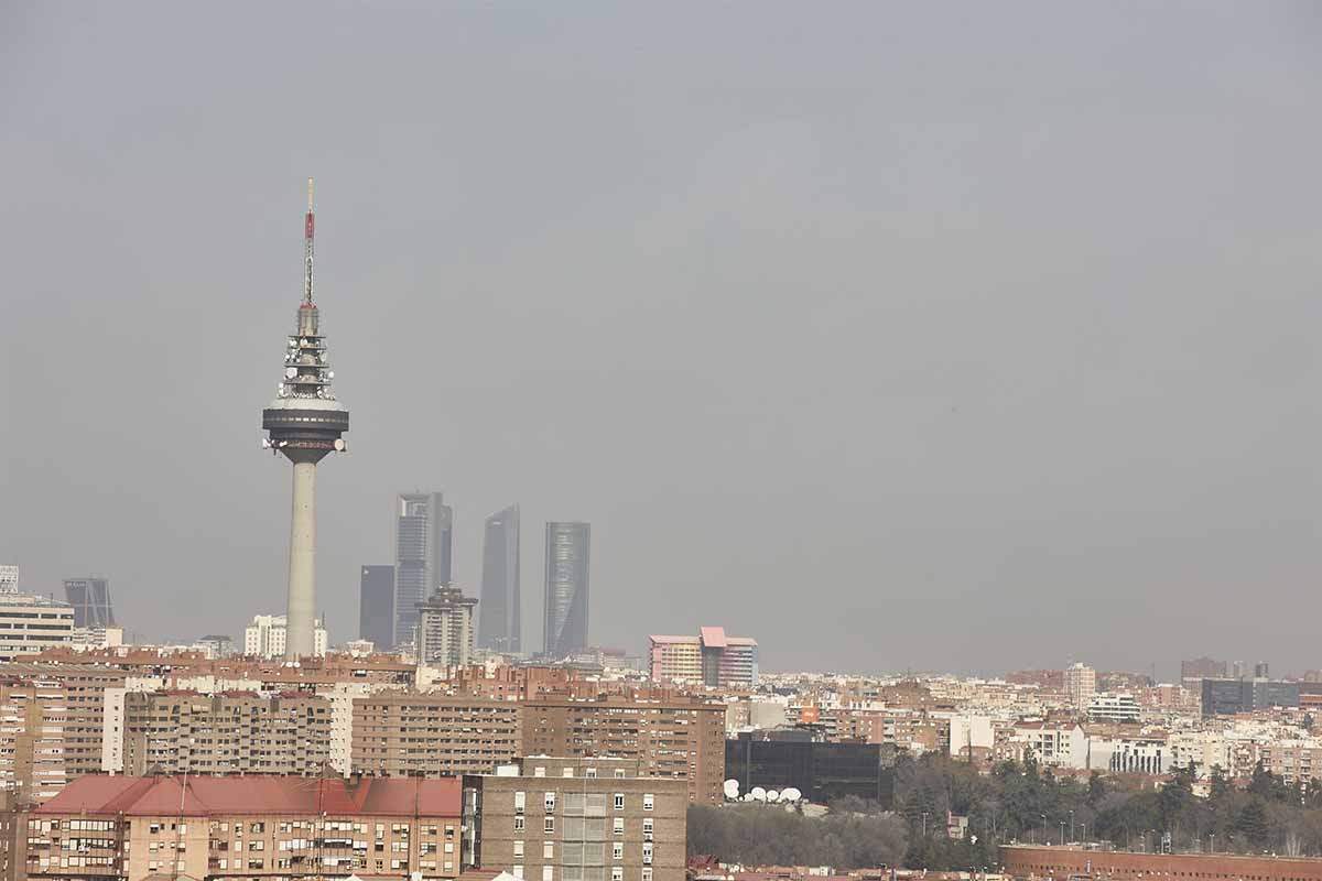 Boina de contaminación en la ciudad de Madrid a 10 de febrero de 2022. Ozono. Cambio climático / Foto: Jesús Hellín - EP