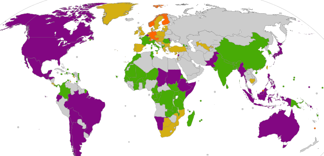 En verde, los países que han prohibido las bolsas. En otros colores, los que han adoptado otras medidas 