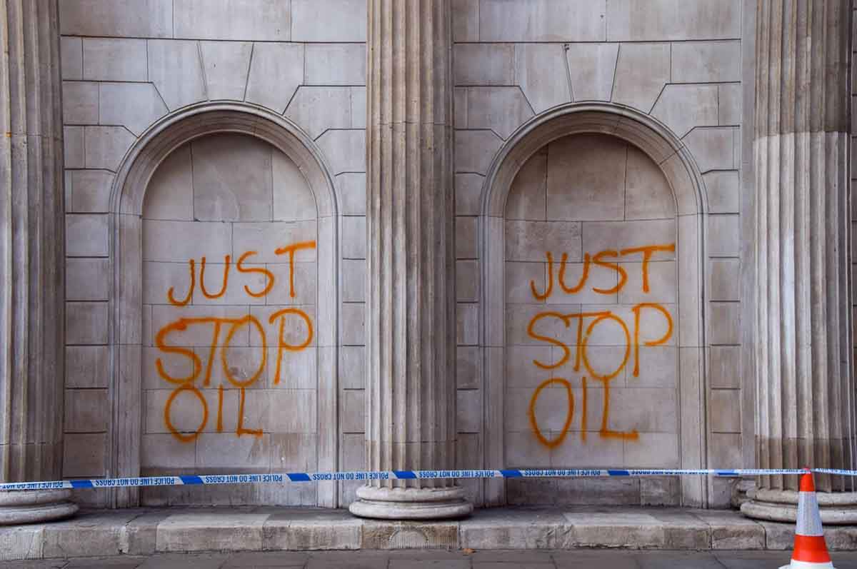Just Stop Oil sigue con su campaña de protesta ambiental. Pintada en la fachada del Banco de Inglaterra / Foto: Vuk Valcic - EP