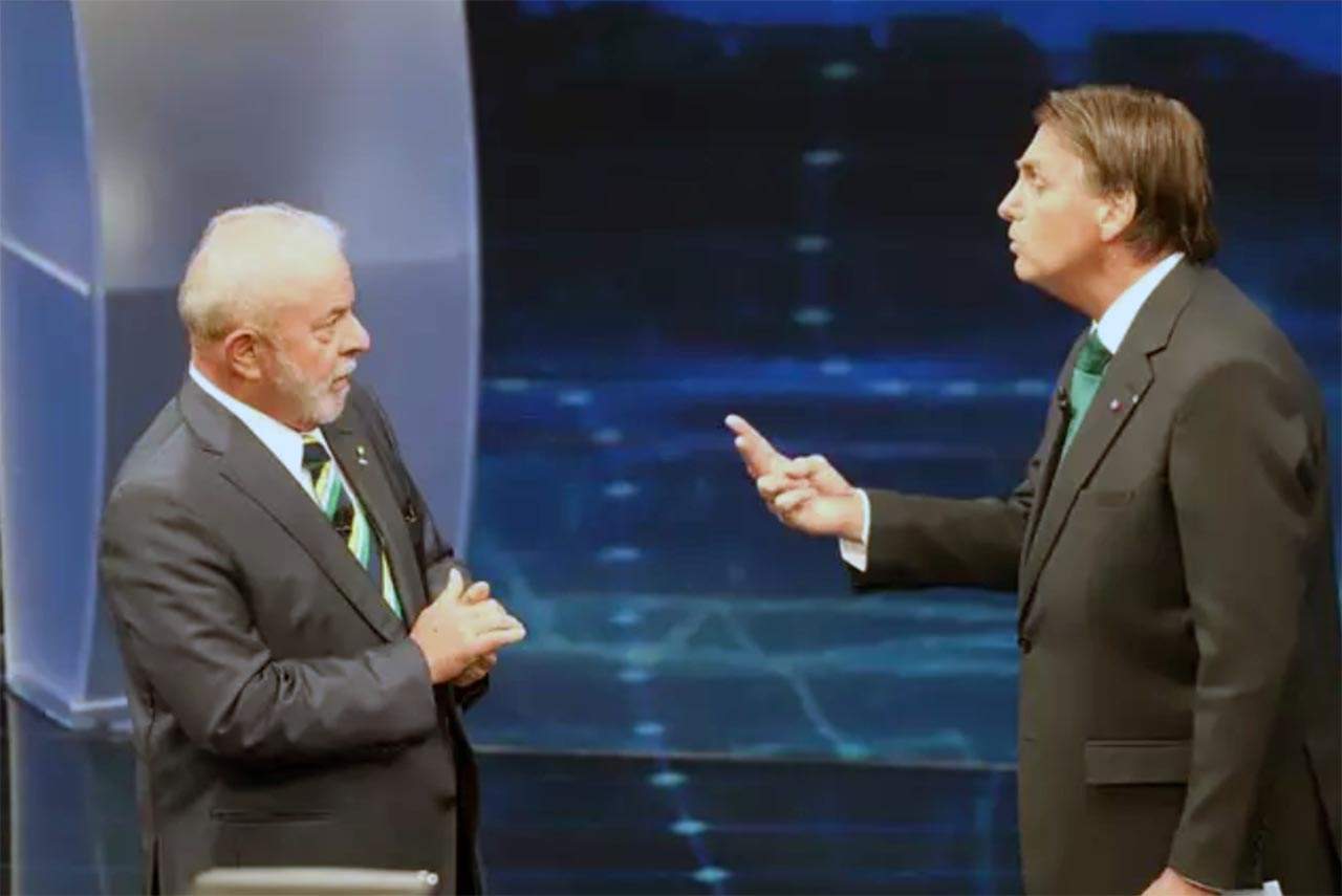 El expresidente y candidato a la Presidencia de Brasil, Lula da Silva, y el actual mandatario del país que se presenta a la reelección, Jair Bolsonaro, participan en un debate en los estudios de Band tv / Foto: EP