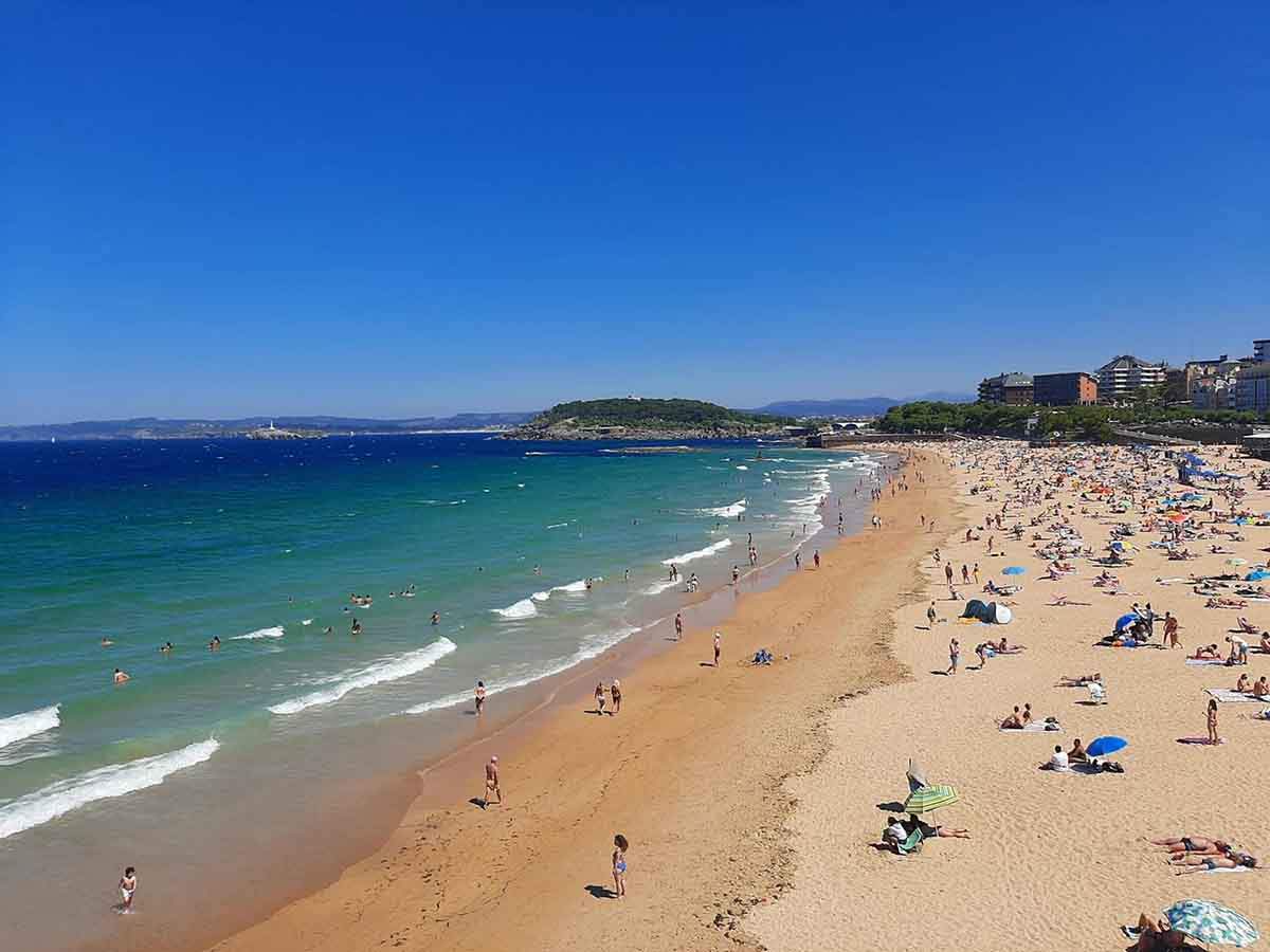 Playa a finales del mes de octubre 2022. Europa se calienta +0,5°C por década  / Foto: EP