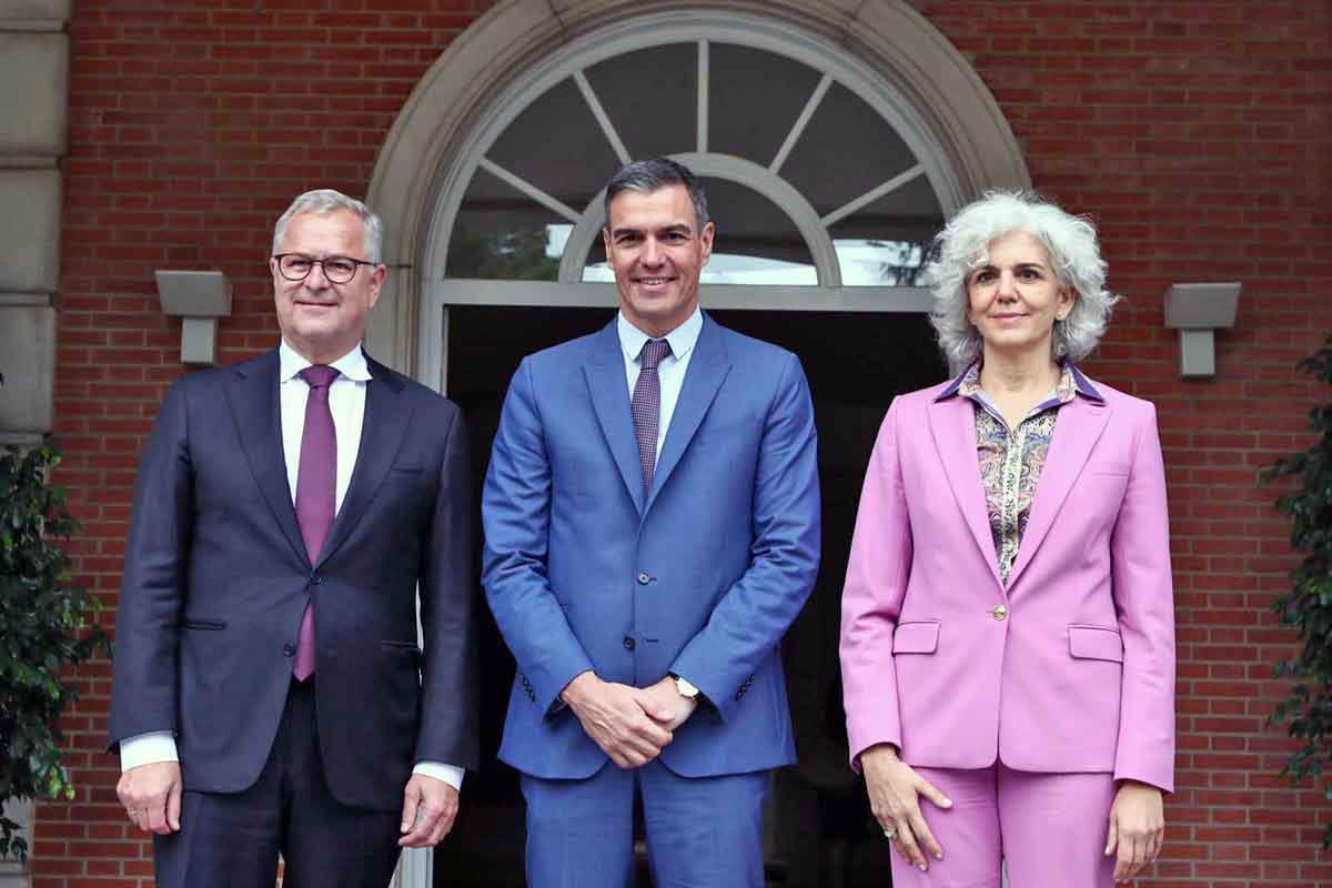 El presidente del Gobierno, Pedro Sánchez, y el consejero delegado del Grupo A.P. Mller-Maersk, Sren Skou / Foto: EP