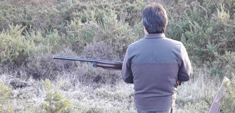 La ley autoriza a los menores a tener armas para cazar o practicar el tiro / Foto: Libera y FFW