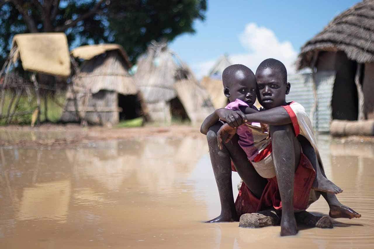 Efectos del cambio climático en Sudán del Sur. Niños en medio de las inundaciones  / Foto: World Vision