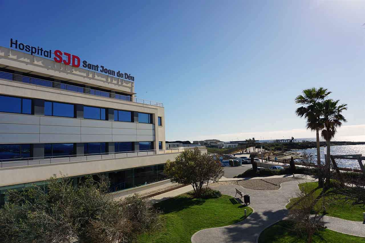 Imagen de archivo de la fachada del Hospital Sant Joan de Déu. La exposición a contaminantes en el embarazo / Foto: EP