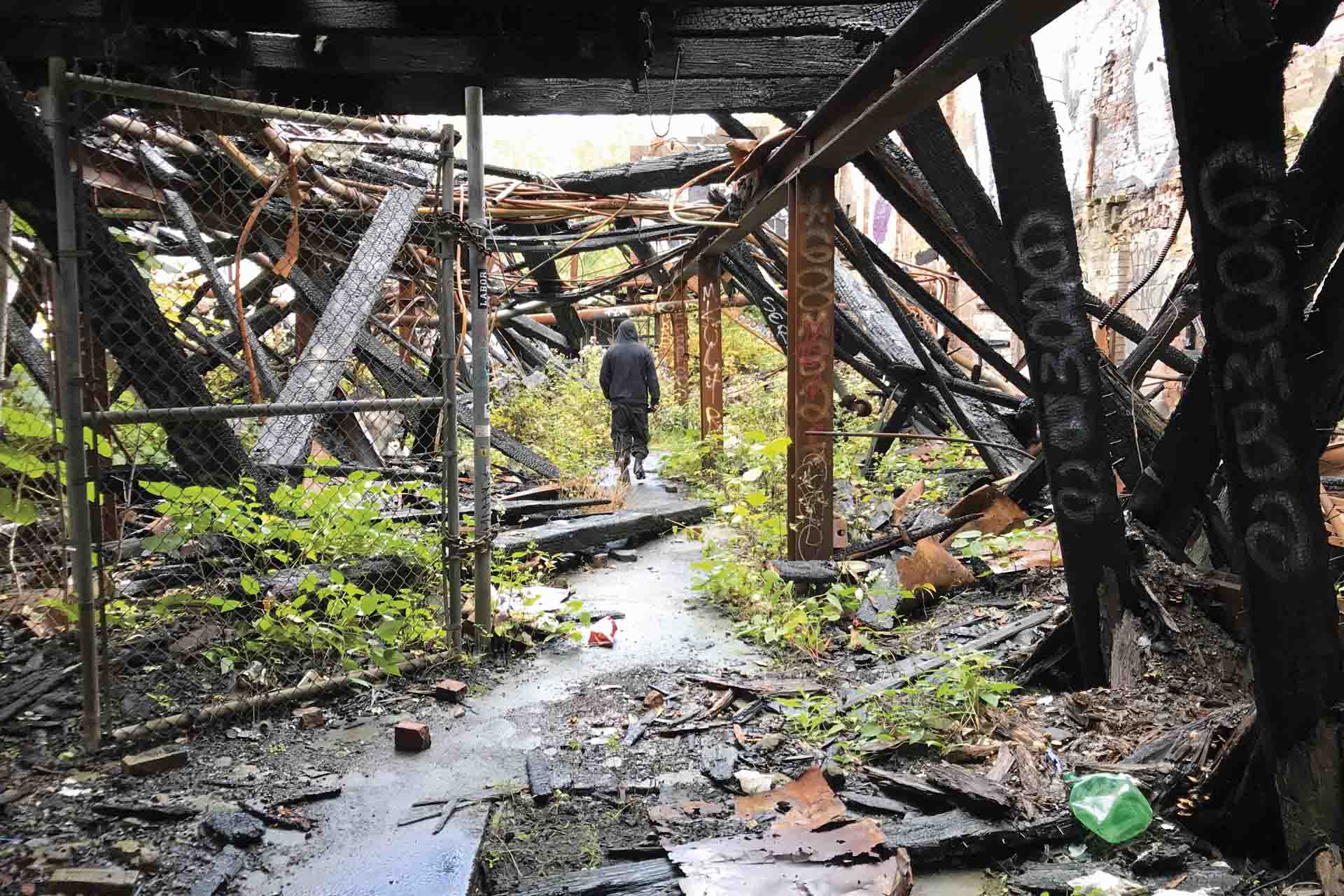 Buena parte del patrimonio industrial de la ciudad de Paterson en Nueva Jersey (EE UU) que ha sido consumida por el fuego / Foto: Capitán Swing