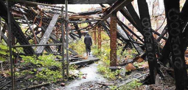 Buena parte del patrimonio industrial de la ciudad de Paterson en Nueva Jersey (EE UU) que ha sido consumida por el fuego / Foto: Capitán Swing