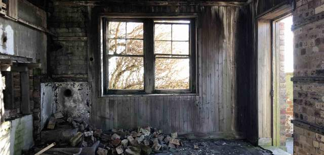 El antiguo cuartel de oficiales en ruinas en isla de Inchkeith Firth of Forth, Escocia (Reino Unido) / Foto: Capitán Swing