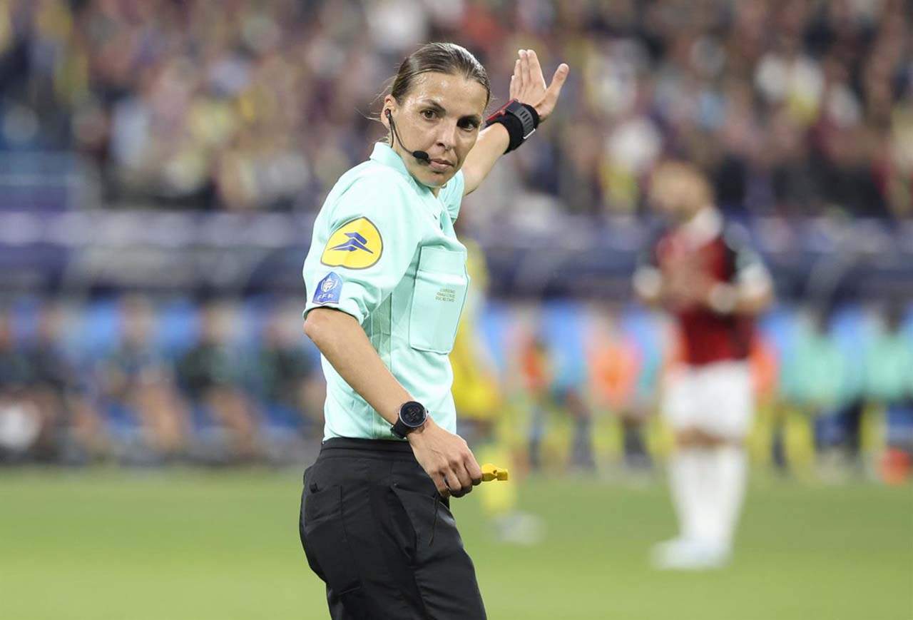 La francesa Stéphanie Frappart será la primera mujer en arbitrar en un Mundial en el Costa Rica Alemania / Foto: EP