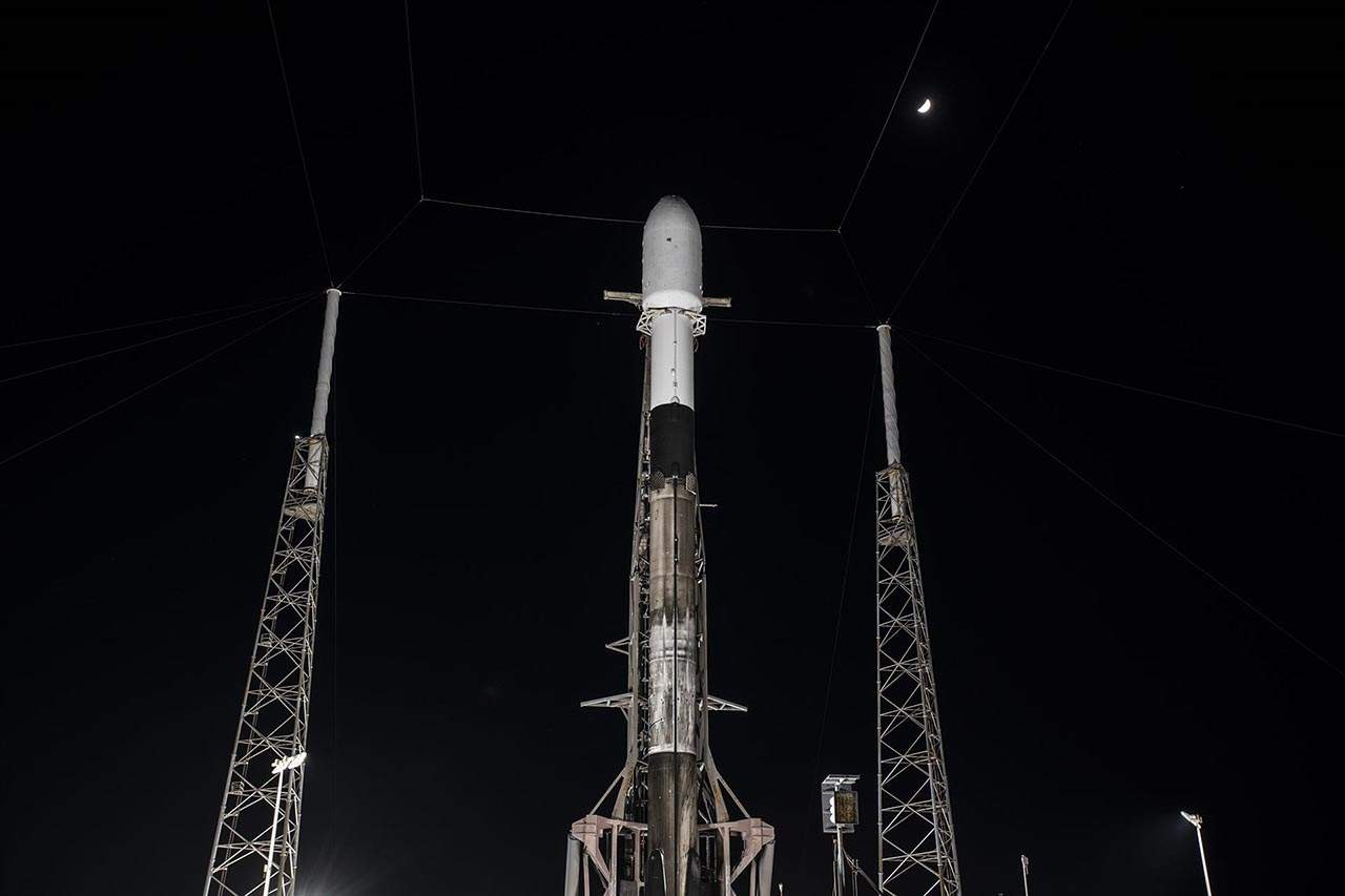 Cohete Falcon 9 que lanzará la misión HAKUTO-R en la primera misión privada a la Luna / Foto: SPACE X