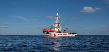 El barco durante una de sus misiones de rescate / Foto: Olmo Calvo