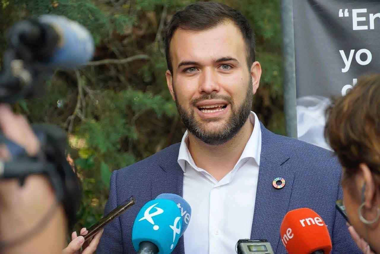 El alcalde de Cáceres, Luis Salaya, aplaude la resolución sobre la mina de litio a cielo abierto / Foto: Ayuntamiento de Cáceres