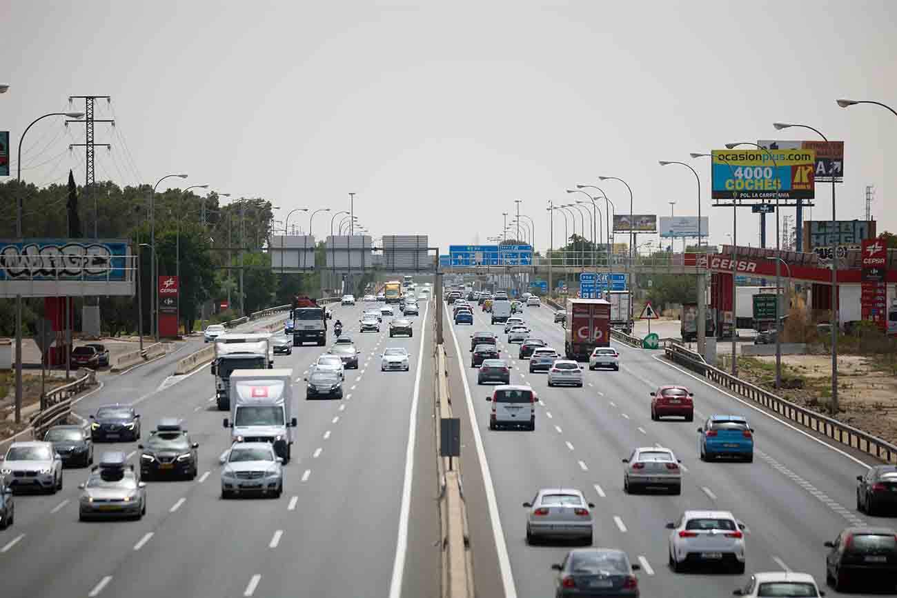 Numerosos vehículos circulan por la autovía A 4, en Madrid (España) / Foto: EP