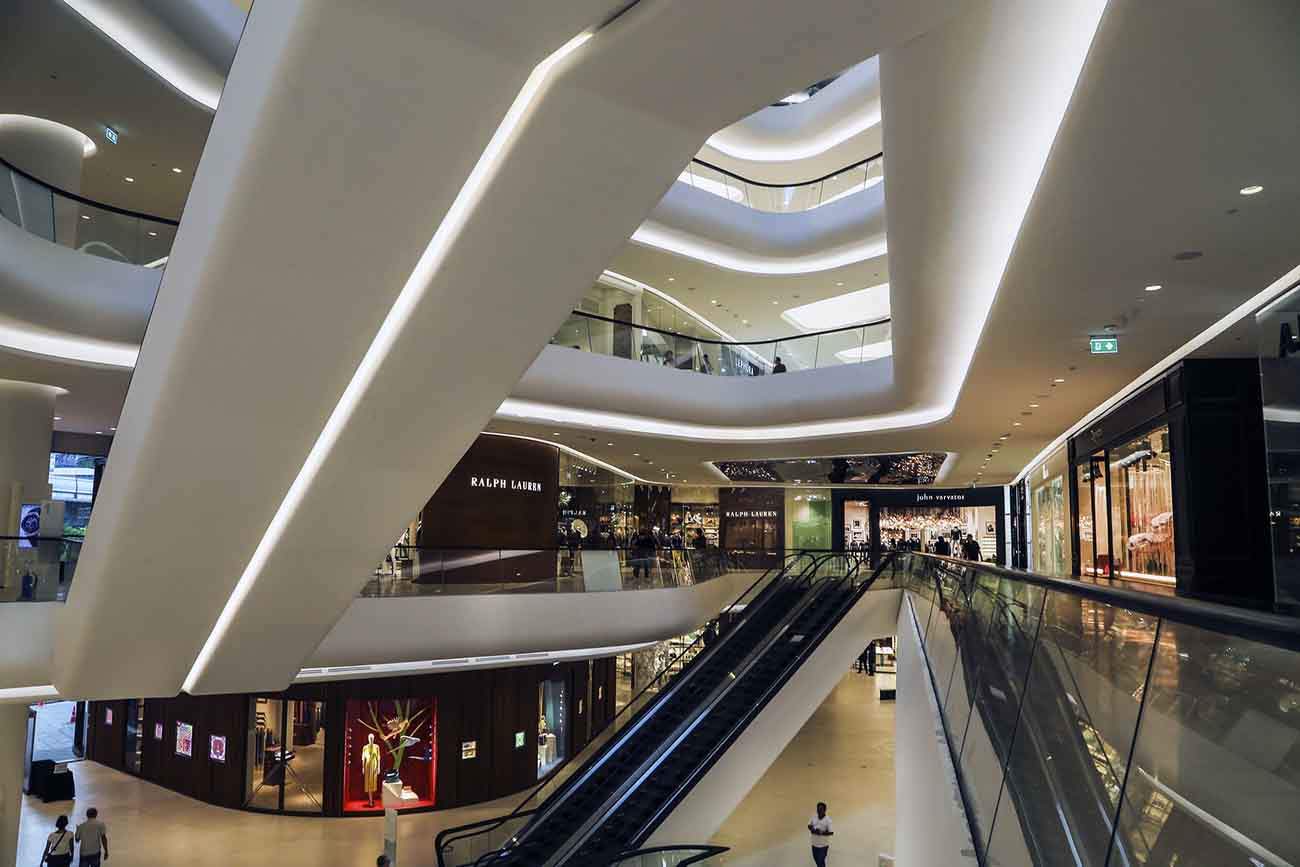 Imagen de un centro comercial donde se puede llevar a cabo la práctica del consumismo / Foto: Pixabay