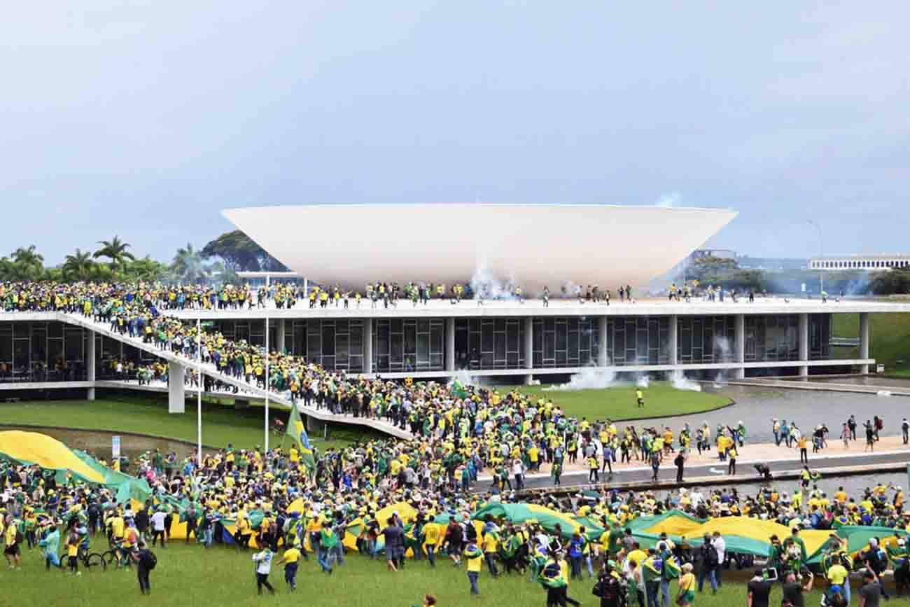 Manifestantes afines a Jair Bolsonaro toman la sede del Congreso, el Palacio de Planalto y el Tribunal Supremo Federal en Brasilia, Brasil / Foto: EP