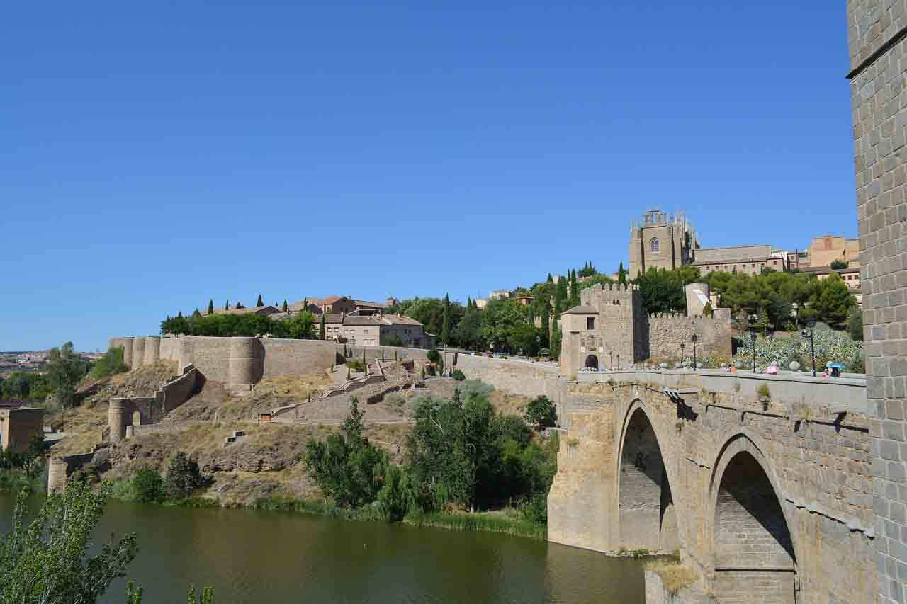 Río Tajo a su paso por Toledo. Ribereños celebran los nuevos caudales ecológicos / Foto: EP