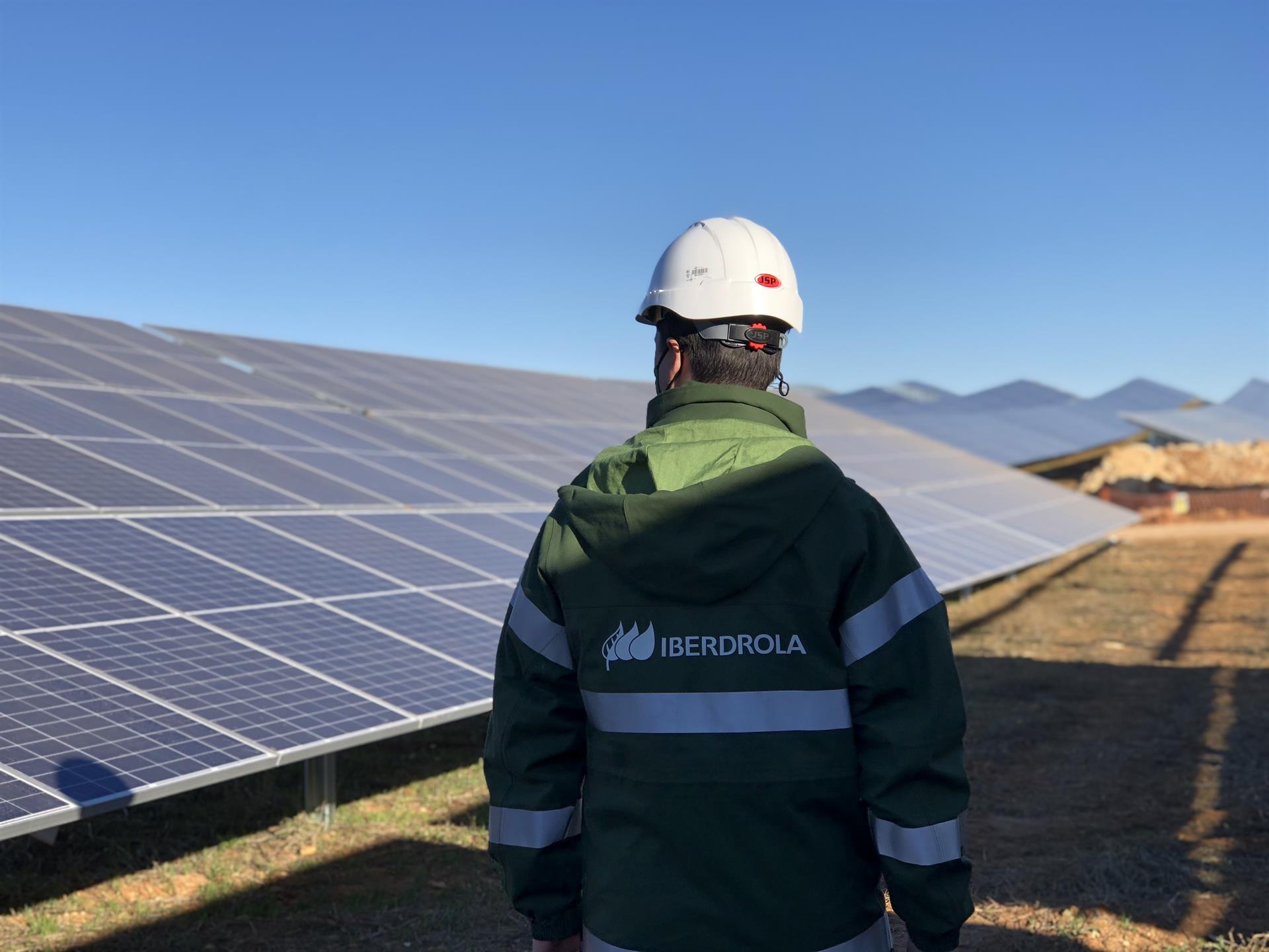 El parque fotovoltaico Olmedilla de Iberdrola, en Cuenca / Foto: EP