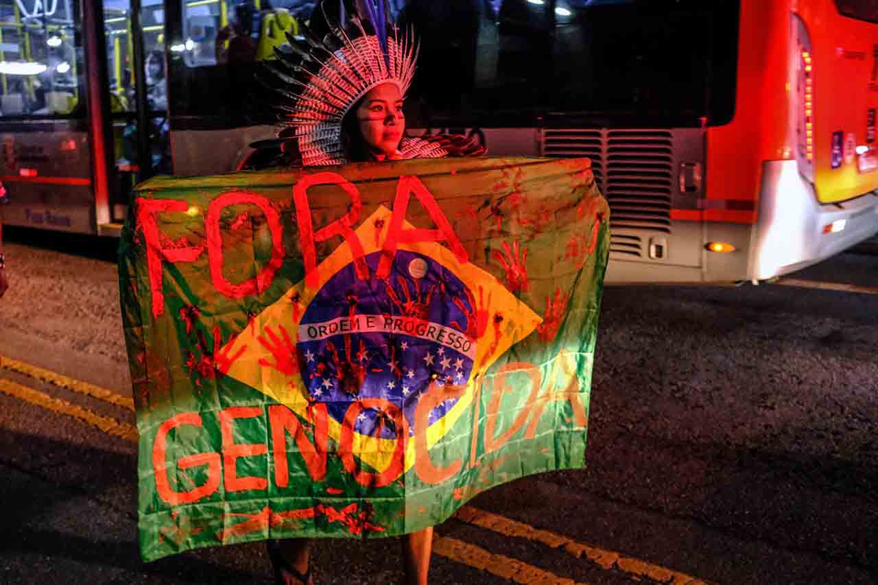 Una indígena brasileña de la comunidad guaraní participa en una protesta contra el gobierno del expresidente Jair Bolsonaro / Foto: EP