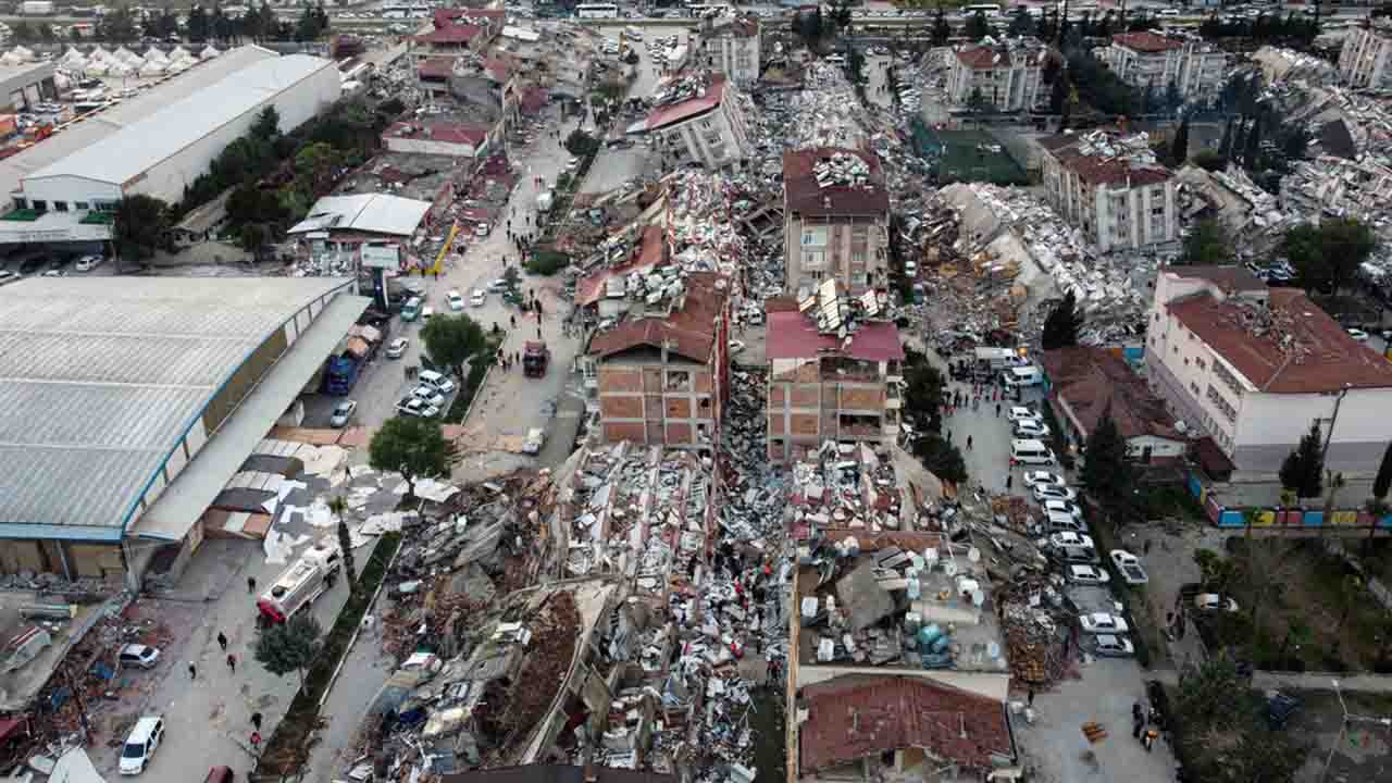 Imagen aérea de los efectos de los terremotos que golpearon la frontera turco siria en la ciudad de Hatay, Turquía / Foto: EP