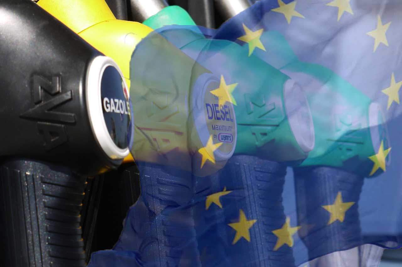 Bruselas prohíbe la venda de coches con motores de combustión de gasolina, diésel e híbridos. / Imágenes: EA - EP
