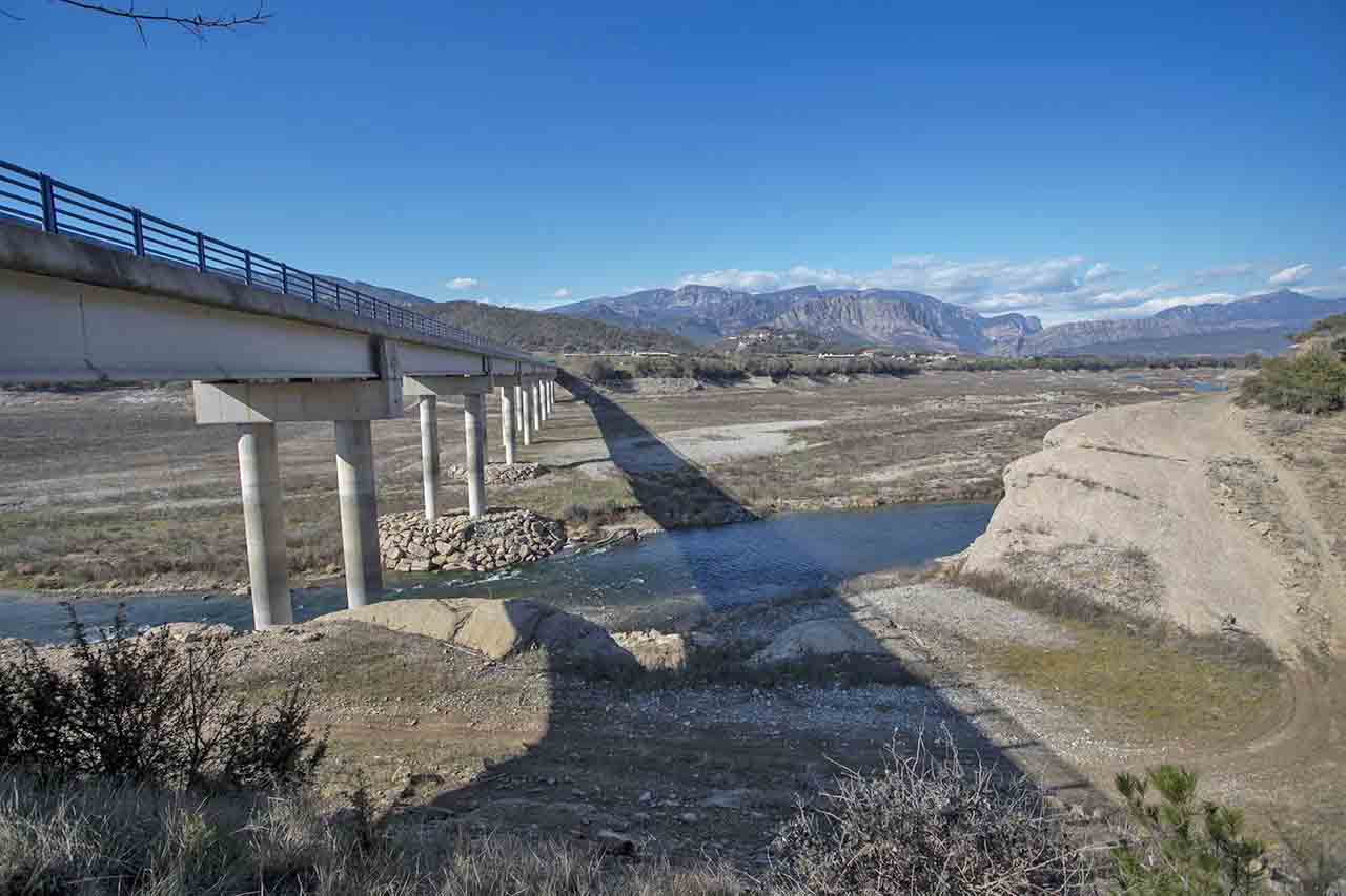 Sequía en el pantano de Rialb, a 28 de febrero de 2023, en Lleida, Catalunya (España)