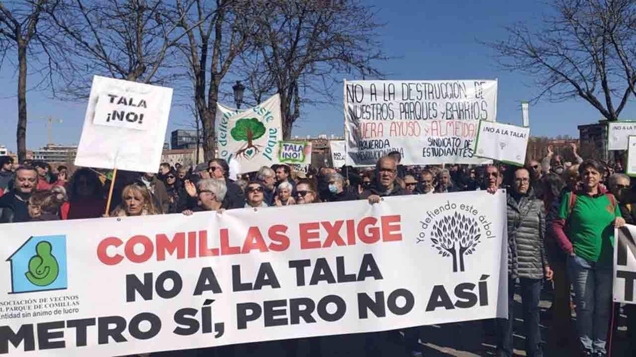 Manifestación en contra de la tala de árboles por la ampliación de la L11 del metro /  Foto: EP