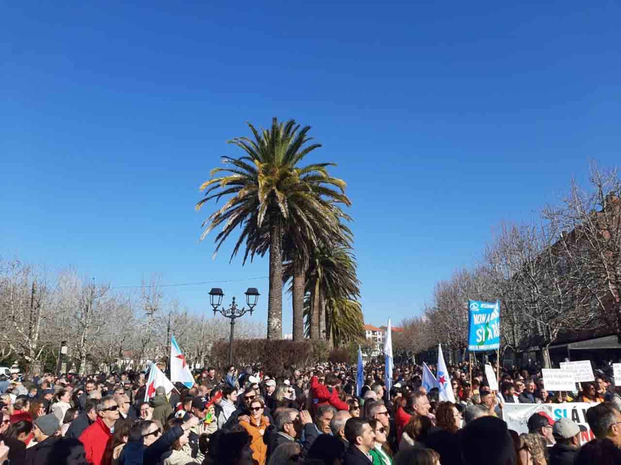 Manifestación en contra de la autorización del vertido tóxico a la ría Muros y Noia  / Foto: EP