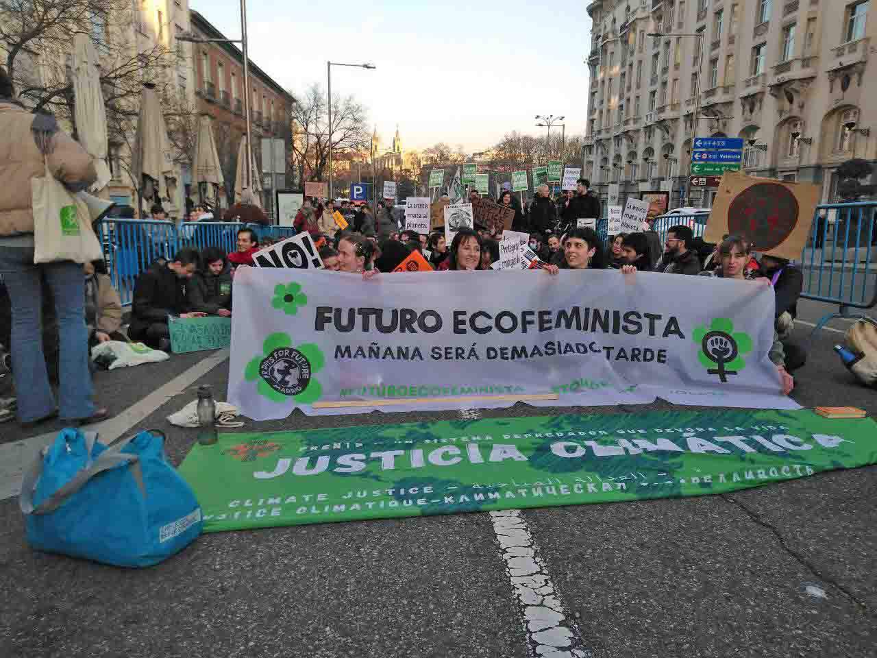 Varias personas la manifestación por la justicia climática del 3 de febrero  en Madrid (España)  / Foto: Fridays for Future