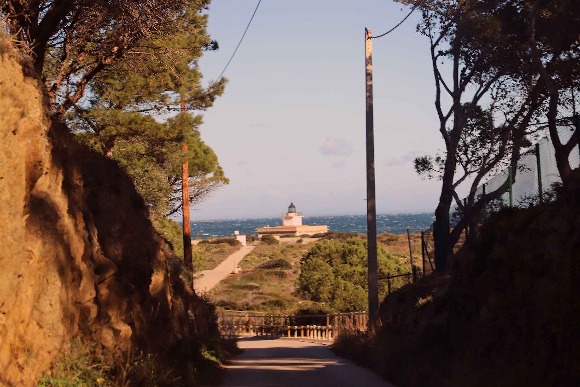 Vista del Faro de s'Arenella en el Port de la Selva, en la Costa Brava, provincia de Girona, Catalunya / Foto: FFM - EA