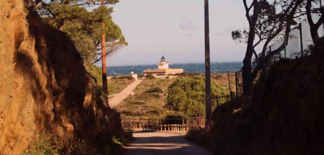 Vista del Faro de s'Arenella en el Port de la Selva, en la Costa Brava, provincia de Girona, Catalunya / Foto: FFM - EA