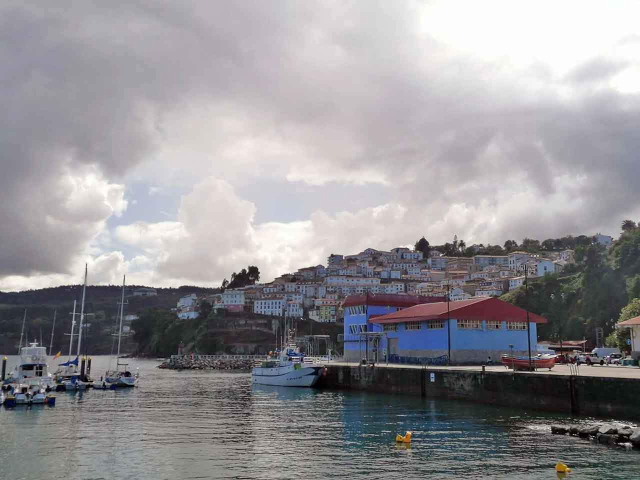 Los pescadores de Asturias insisten en que los parques eólicos marinos no son buenos para la pesca / Foto: EP