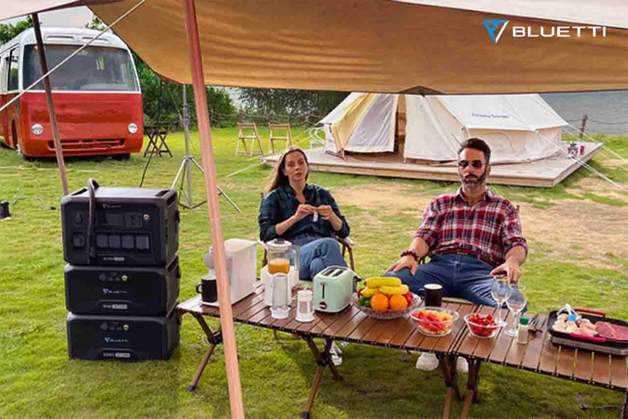 De acampada con generadores solares portátiles en la BLUETTI